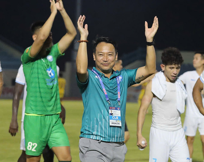 Nam Định vô địch V.League 2024/25: Thuyền trưởng Vũ Hồng Việt vượt qua khó khăn và định kiến