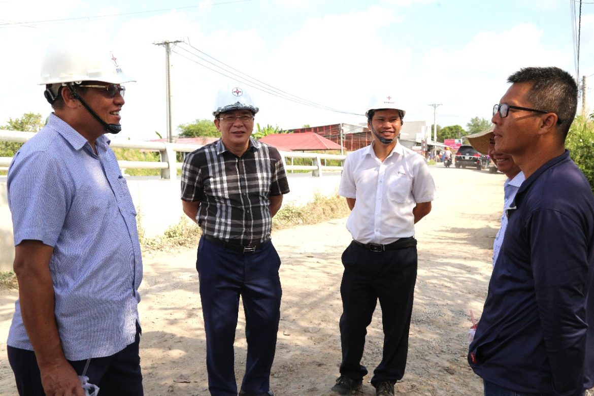 Ngành điện miền Nam: Xuyên Tết bám công trường