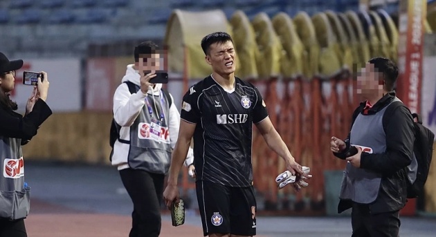 Ngày thi đấu ác mộng của thủ môn Bùi Tiến Dũng