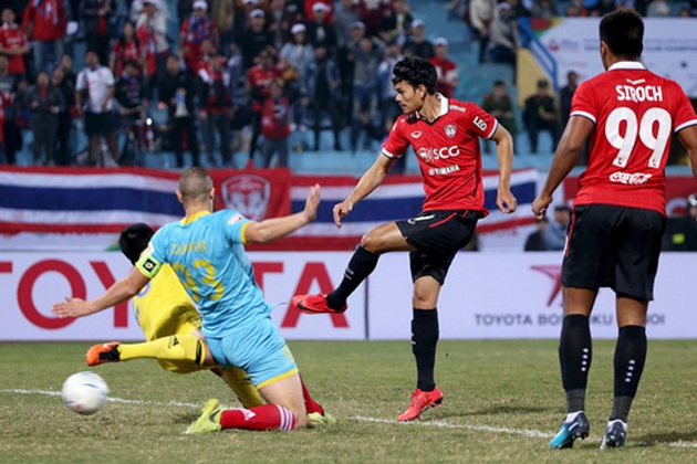 Nghèo vì áo thiếu quảng cáo