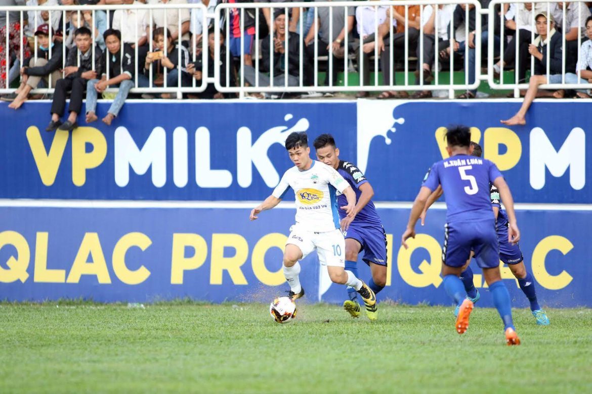 Ngoại binh lo xong giấy tờ, Công Phượng hãy coi chừng!