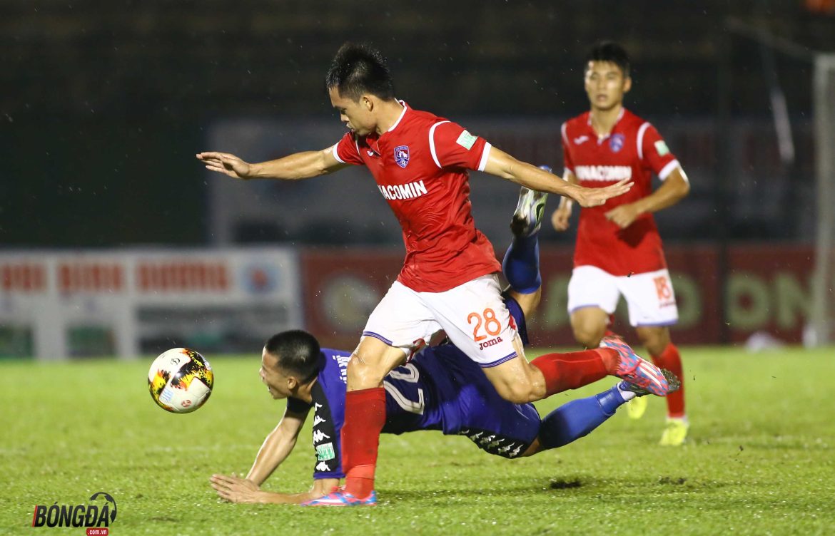 Ngoại binh Than Quảng Ninh “tung cước” hạ gục cầu thủ Bình Dương