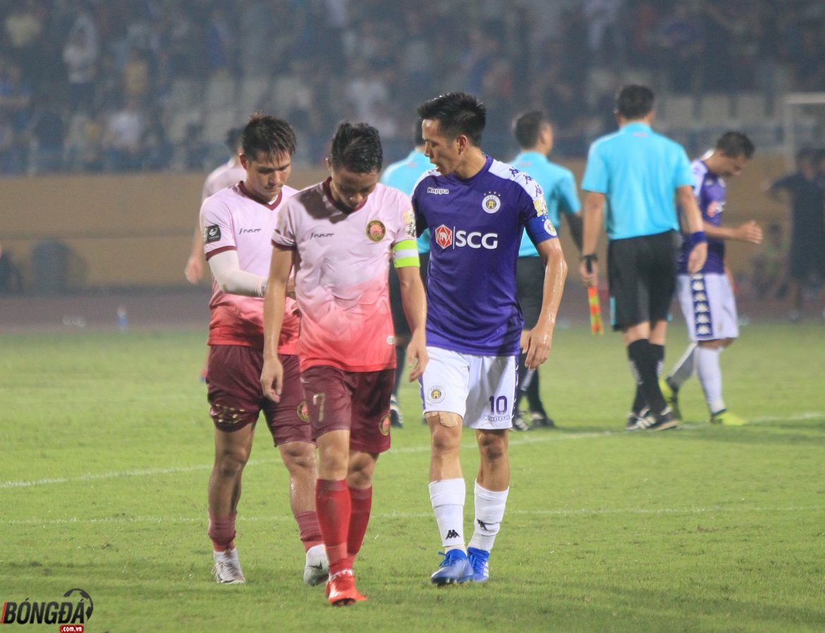 Ngọc Duy và Quốc Long hòa mình vào ăn mừng cùng đội bóng cũ trong ngày trở lại