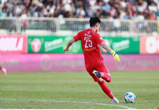 Người nhện cao 1m91 của HAGL là ai?