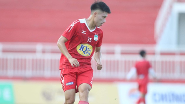 Nguyễn Hữu Anh Tài khiến cuộc đua giành suất đá chính ở HAGL thêm nóng