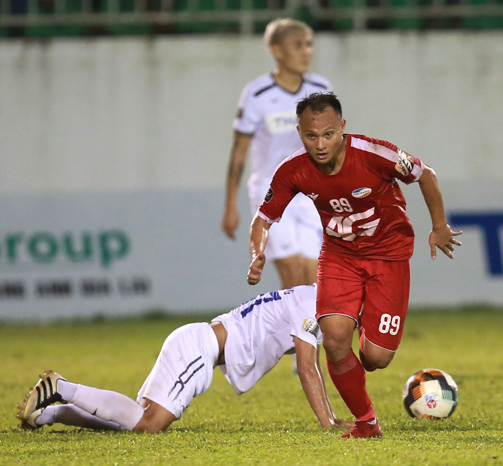 Nguyễn Trọng Hoàng – Chiến binh thiện chiến tỏa sáng trong trận cầu 6 điểm