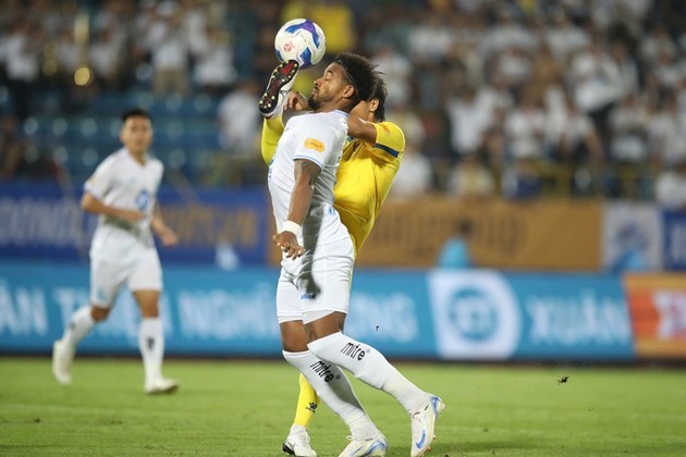 Nguyễn Xuân Son kiến tạo, Nam Định thắng vất vả Quảng Nam