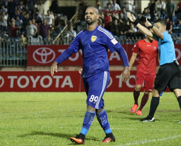 Nhà giàu Trung Quốc nhắm ‘sát thủ’ người Brazil của Quảng Nam FC