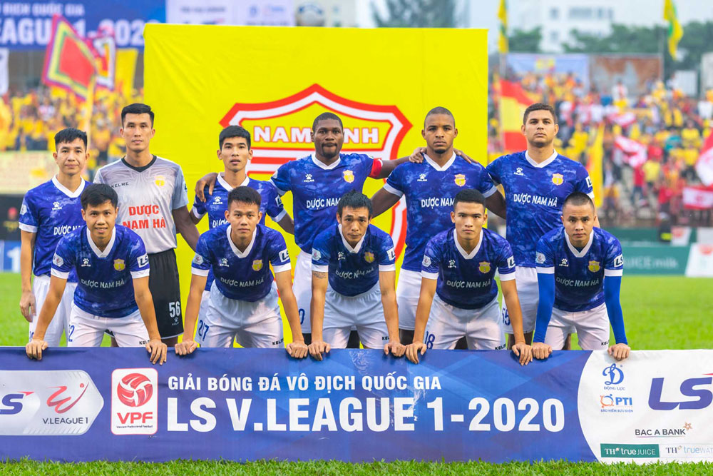 Nhà vua V-League 2017 “băng hà”, Nam Định trụ hạng thành công