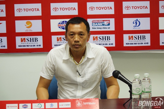 Nhận 6 thẻ vàng, HLV Đức Thắng phủ nhận SLNA chơi xấu