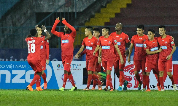 Nhận bàn thua phút bù giờ, SHB Đà Nẵng trắng tay rời Lạch Tray