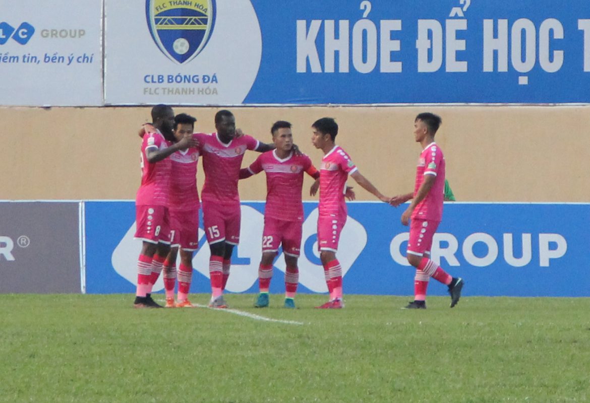 Nhận hai quả 11m, FLC Thanh Hóa chấp nhận cưa điểm với Sài Gòn FC