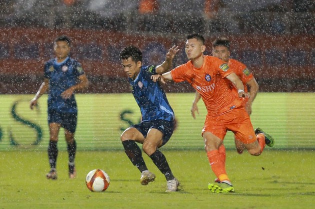 Nhân tố Việt kiều lại cứu rỗi Chiến hạm đỏ