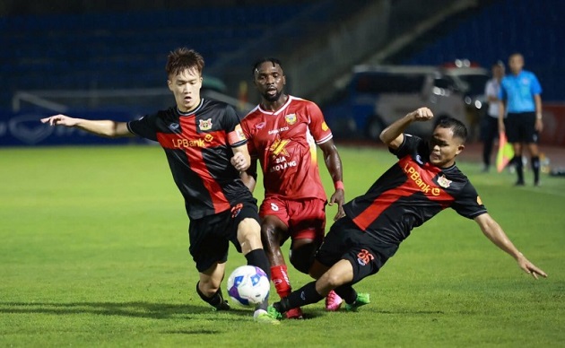 Ninh Bình không còn là ẩn số sau khởi đầu tưng bừng