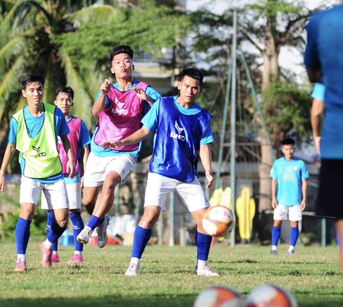 Nợ lương, thưởng từ đầu mùa, CLB Việt Nam có câu trả lời cho cầu thủ trước Tết