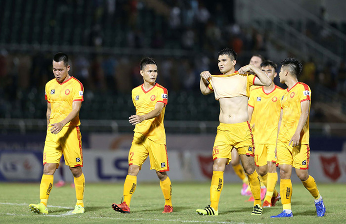 NÓNG: Bầu Đệ đổi ý, vẫn để Thanh Hóa thi đấu trọn vẹn V-League 2020