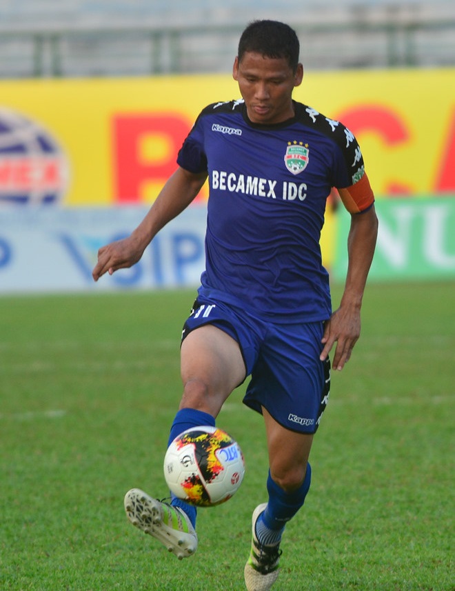 ‘Ông già’ Anh Đức tỏa sáng là bước lùi của bóng đá Việt Nam?