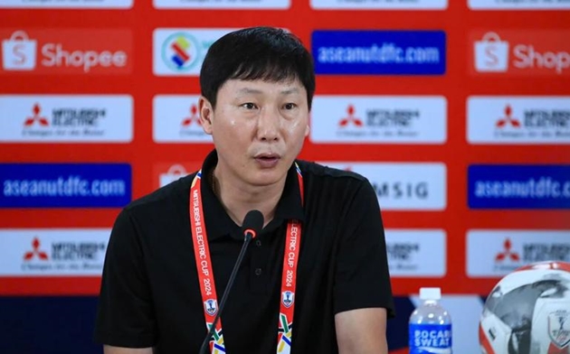 Ông Kim Sang-sik chê cầu thủ Việt Nam