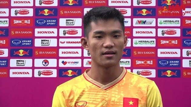 Phan Du Học bất ngờ đeo băng đội trưởng HAGL