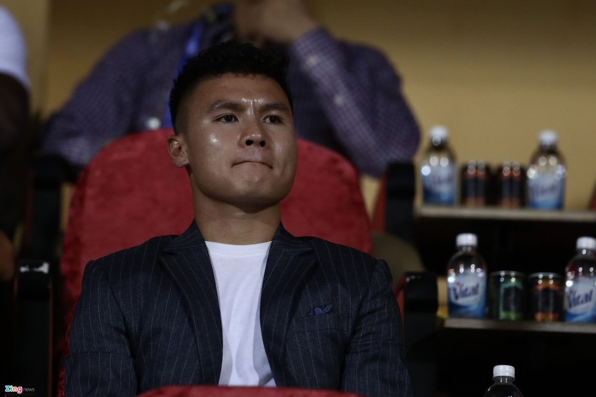 Quang Hải làm khán giả ở trận CLB CAHN gặp Hà Tĩnh