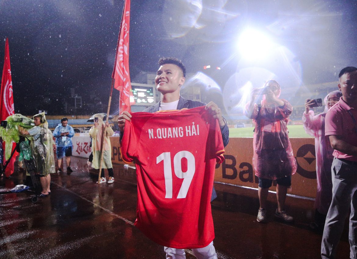 Quang Hải và Văn Toàn về lại V-League, khi nào tới Công Phượng?