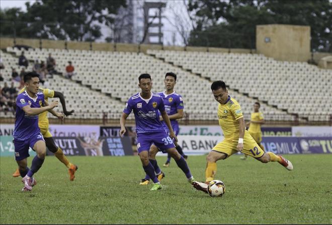 Quảng Nam của HLV Hoàng Văn Phúc sớm thành cựu vương