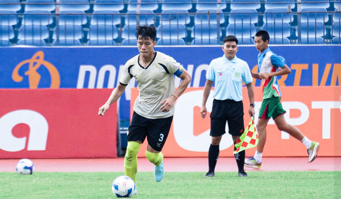 Quế Ngọc Hải động viên các đồng đội Thanh Hóa sau khởi đầu khó khăn