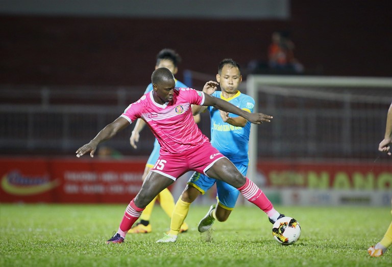 Sài Gòn FC bị “ngựa ô” Khánh Hòa chia điểm nghiệt ngã ở phút cuối