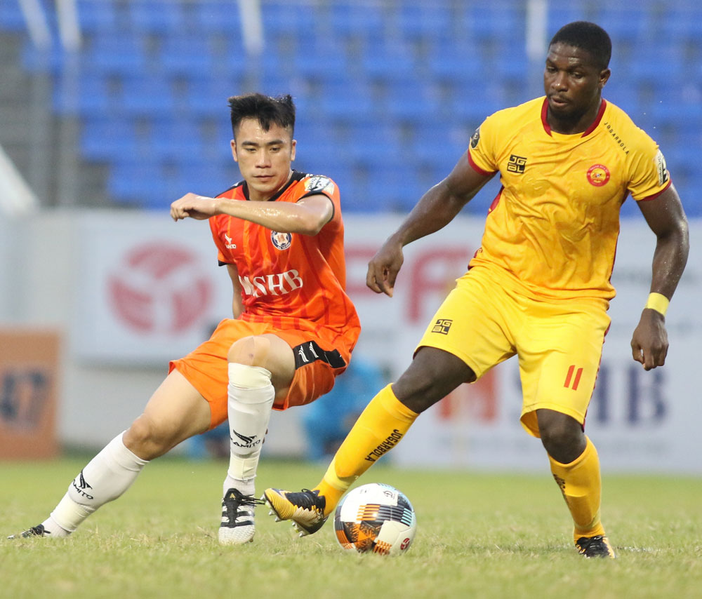 Sanna Khánh Hòa, Thanh Hóa: Sự tương phản thú vị về chiếc ghế HLV trưởng