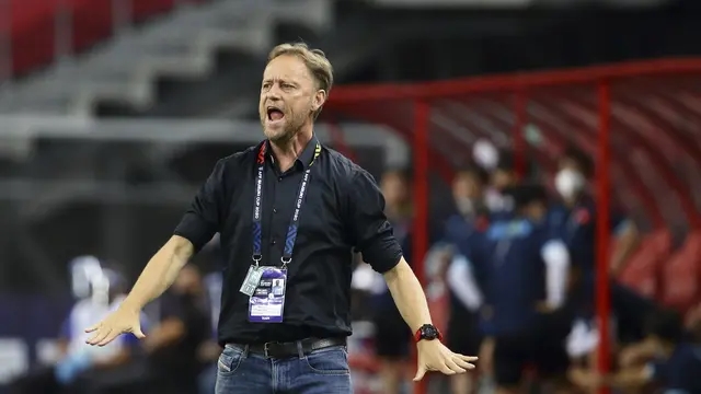 Sắp hết hợp đồng với tuyển Thái Lan, HLV Polking sang Việt Nam?