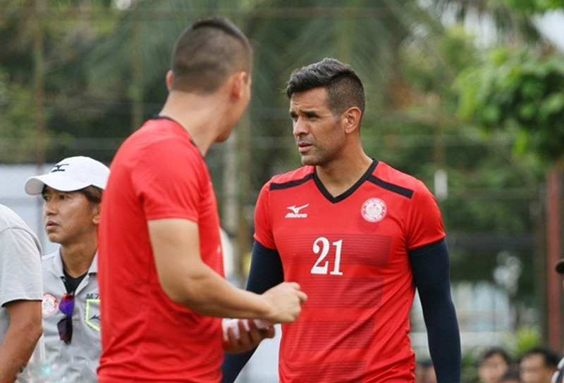 ‘Sát thủ’ Gonzalo muốn thi đấu để có tiền lo cho con đầu lòng