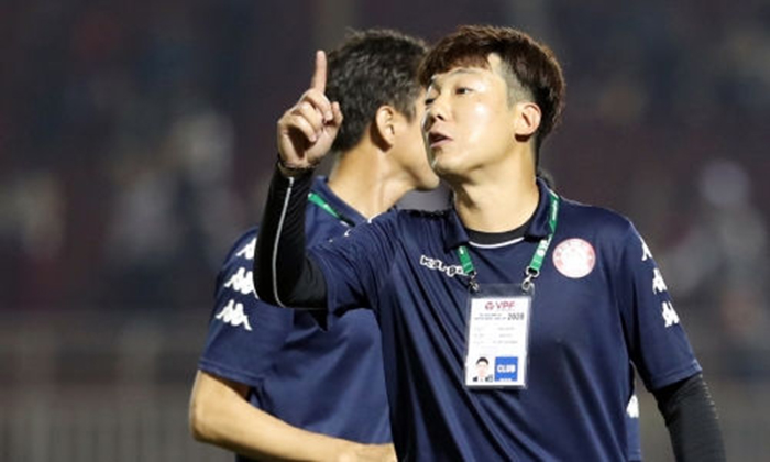 Sếp lớn CLB TP.HCM “nổi đóa” vì án phạt vô lý của VFF