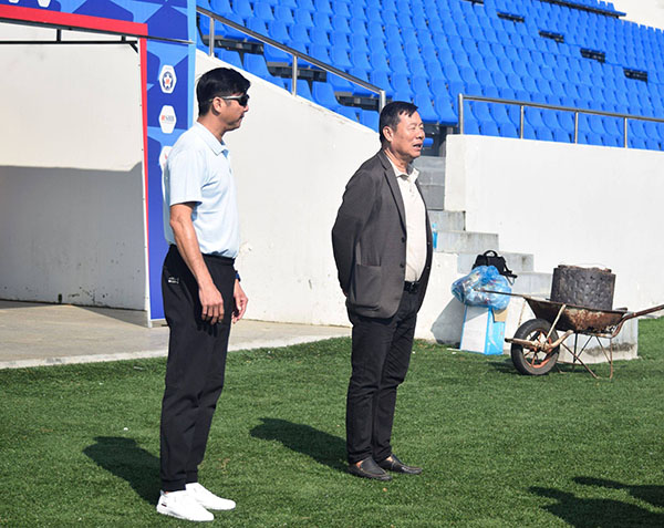 SHB Đà Nẵng hội quân sớm, HLV Huỳnh Đức lì xì cho các học trò