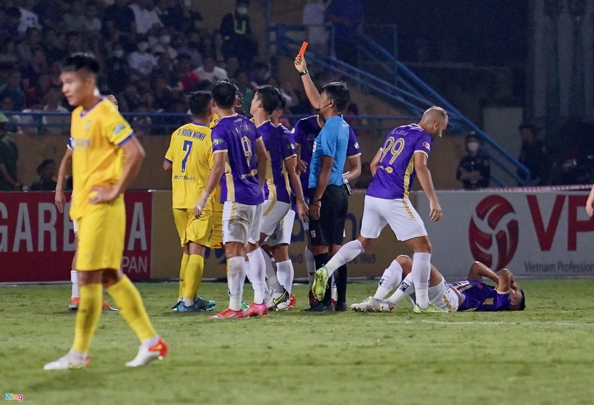 SLNA làm đơn khiếu nại trọng tài sau trận thua CLB Hà Nội