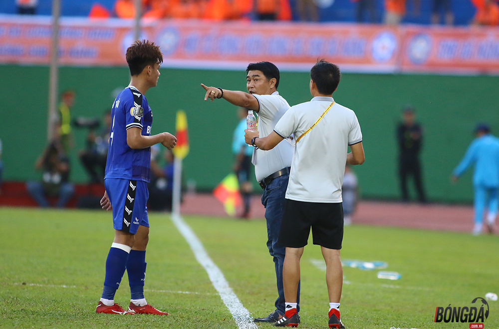 SỐC: HLV Trần Minh Chiến chia tay B.Bình Dương