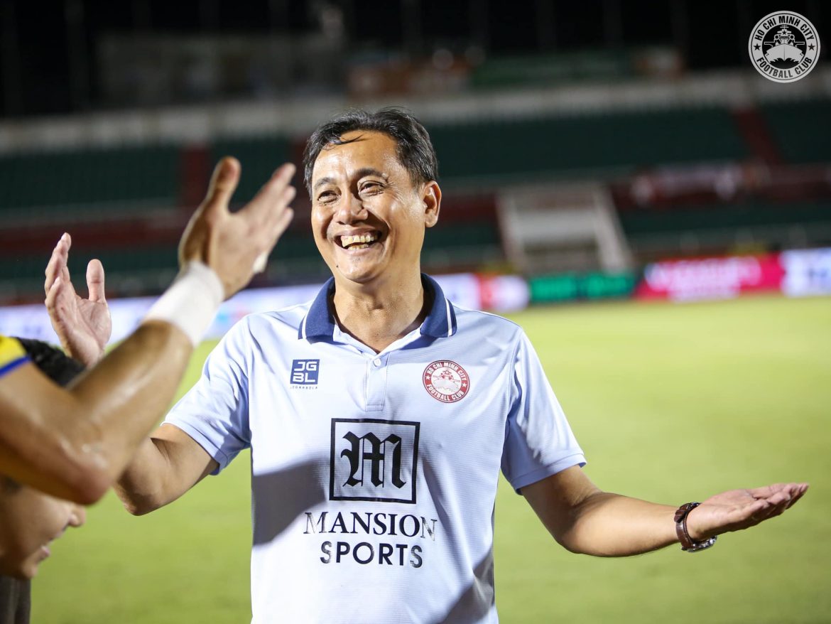 Tân binh tỏa sáng, HLV TP.HCM tiết lộ lý do