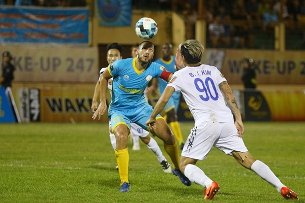 Tân HLV Lee Tae-hoon sẽ vá lỗ thủng hàng thủ HAGL như thế nào?