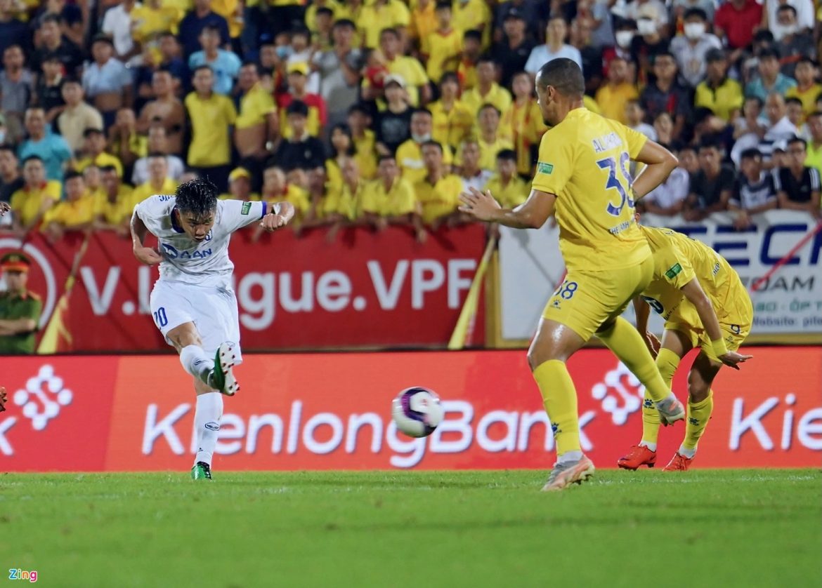 Thắng Nam Định, SLNA trở lại đường đua vô địch