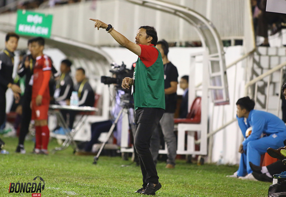 Thắng nghẹt thở Quảng Ninh, HLV HAGL hết lời ca ngợi Văn Toàn