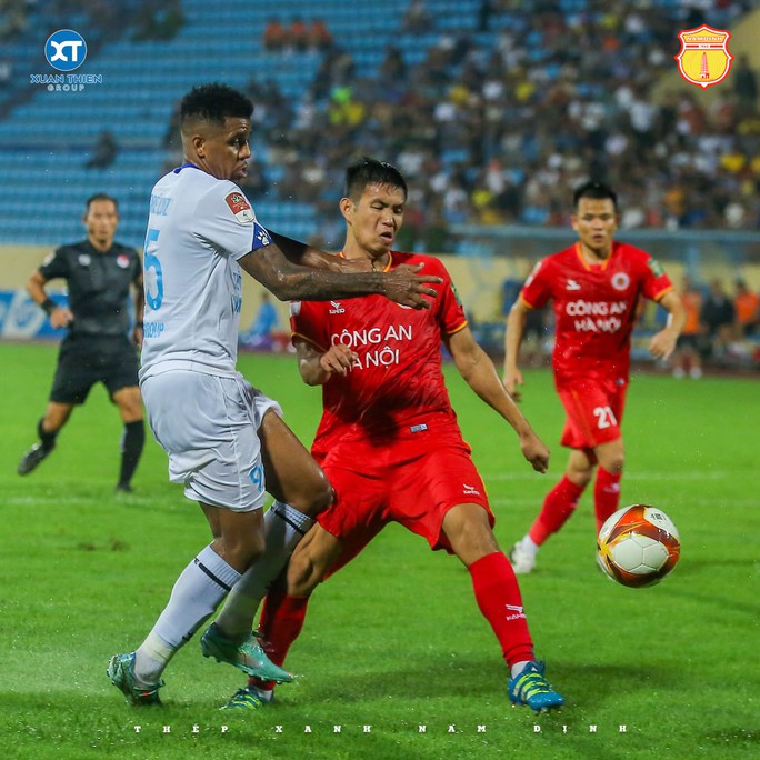 Thắng ở phút bù giờ, Công an Hà Nội trở lại ngôi đầu V-League 2023