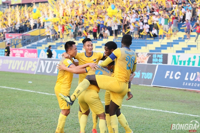 Thắng tối thiểu Khánh Hòa, FLC Thanh Hóa giành ngôi Á quân V-League 2018