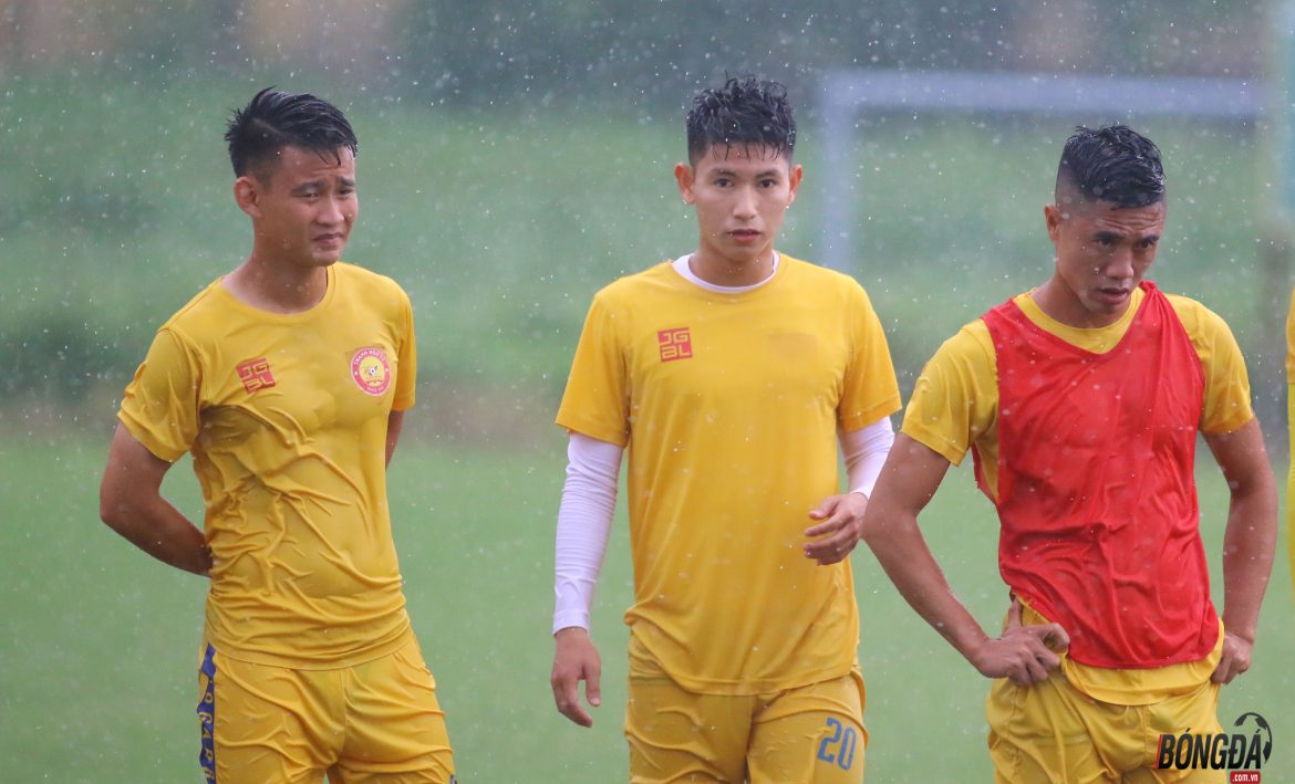 Thanh Hóa “luyện công” dưới mưa, chờ đại chiến với TP.HCM