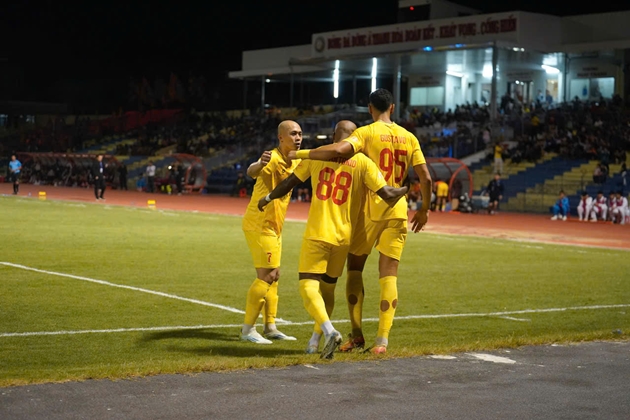 Thanh Hóa tiếp tục dẫn đầu V-League với 3 điểm, Đà Nẵng chưa thoát khỏi đáy BXH