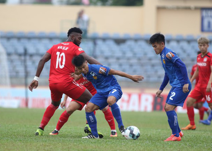 Thanh Trung toả sáng, Quảng Nam vùi dập HAGL tại Tam Kỳ