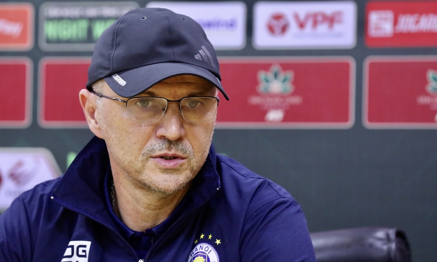 Thất thế trước CAHN, HLV Hà Nội chỉ ra việc cần làm