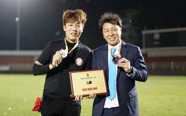 Thầy cũ Công Phượng được CLB TP.HCM tưởng thưởng xứng đáng