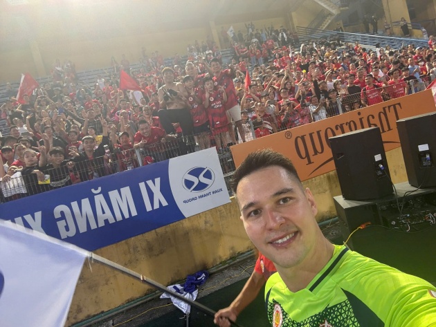 Thủ môn Nguyễn Filip lâng lâng khi giúp CAHN dẫn đầu V-League