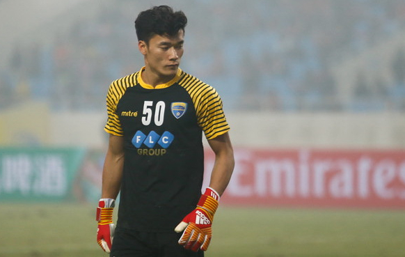 Thủ môn Tiến Dũng hội quân muộn với Thanh Hóa trong trận gặp Quảng Nam