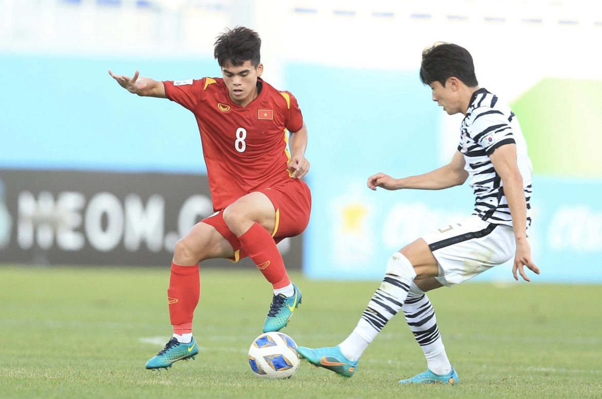 Thủ quân U19 Việt Nam sắp trình làng ở V-League