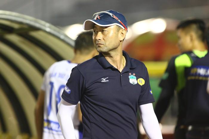 Thua ngược đau đớn trên sân nhà, HLV Lee Tae hoon nhận xét tinh tế về Xuân Trường